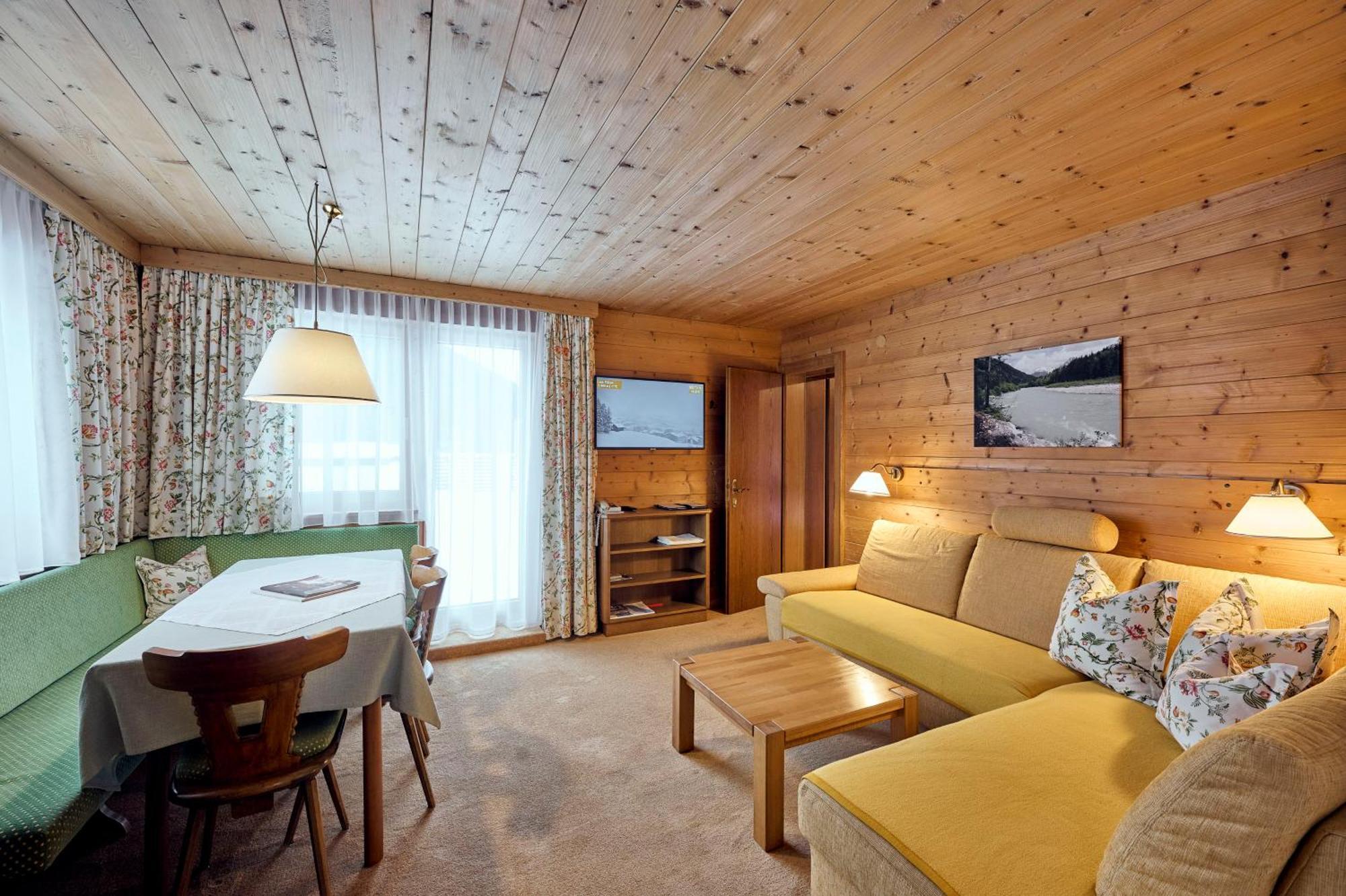 Appartementhaus Holiday レッヒ エクステリア 写真